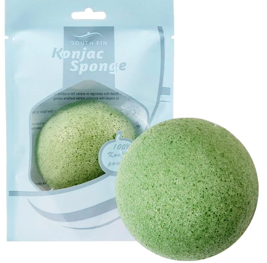 Eponge de konjac, composée de fibres végétales extraites de la plante du même nom. Idéal pour nettoyer en douceur et en profondeur toutes les peaux, mêmes les plus sensibles. Elle deviendra vite un indispensable de votre salle de bain ! L'éponge Konjac est composée de fibres végétales extraites de la plante , gommage